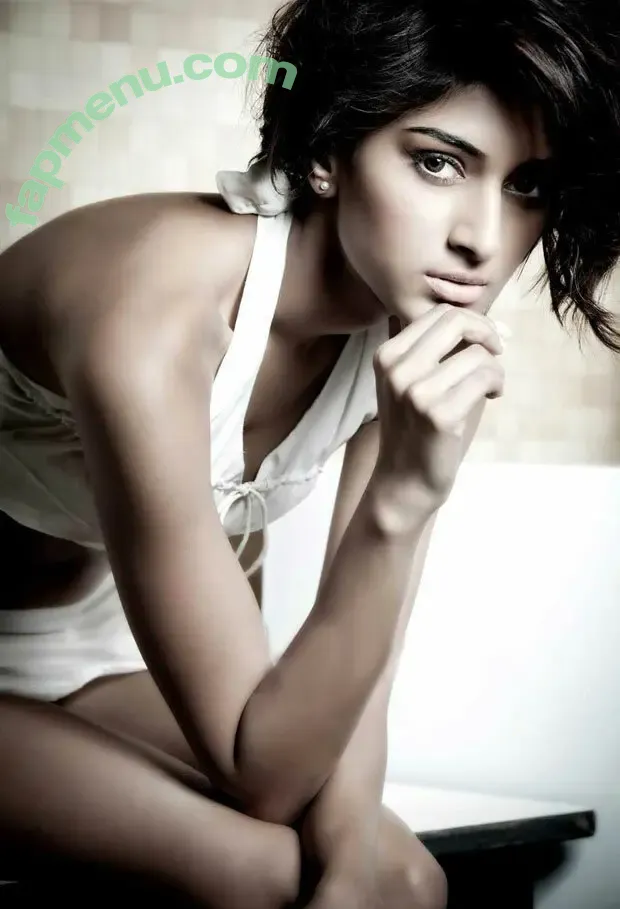 Erica Fernandes nude photo #0033 (iam_ejf)