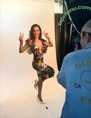 Erin Cahill / theerincahill nude photo #0051