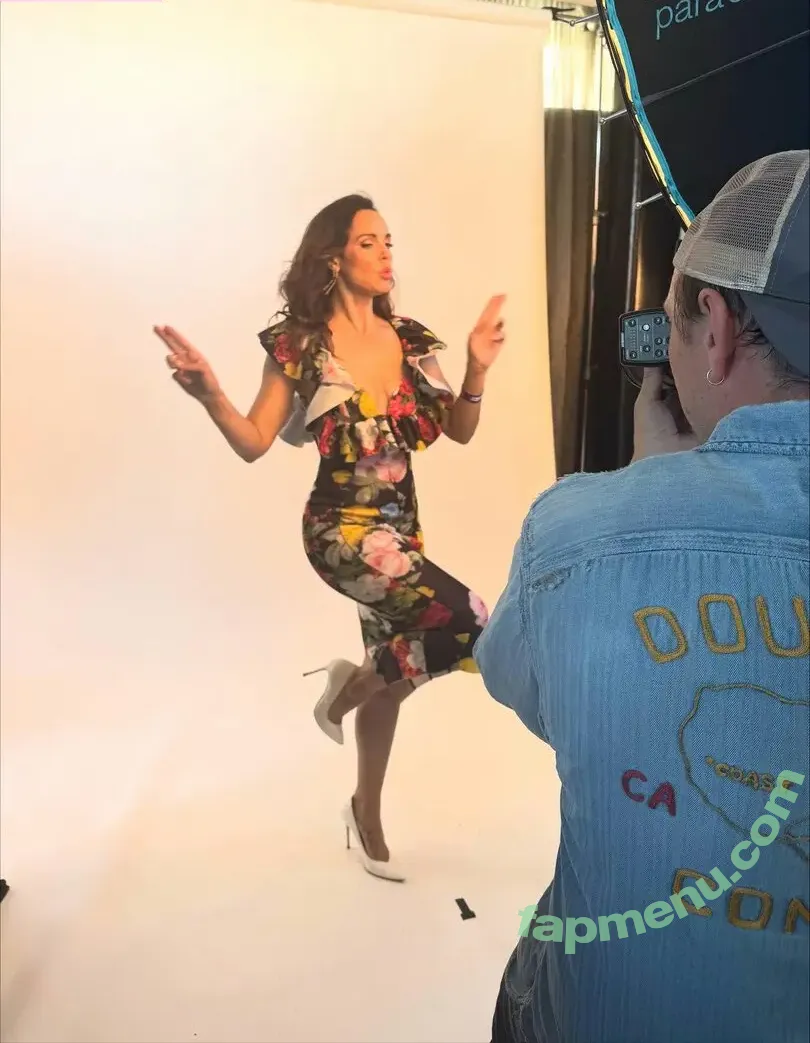 Erin Cahill nude photo #0059 (theerincahill)