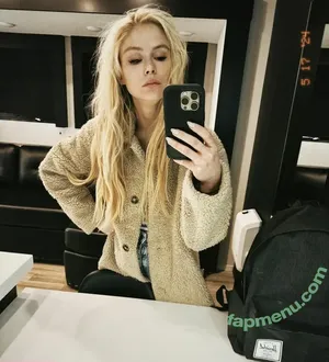 Erin Moriarty / erinelairmoriarty nude photo #0365