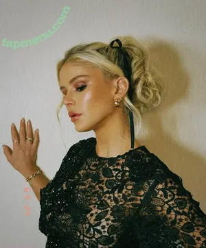 Erin Moriarty / erinelairmoriarty nude photo #0388