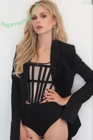 Erin Moriarty / erinelairmoriarty nude photo #0473