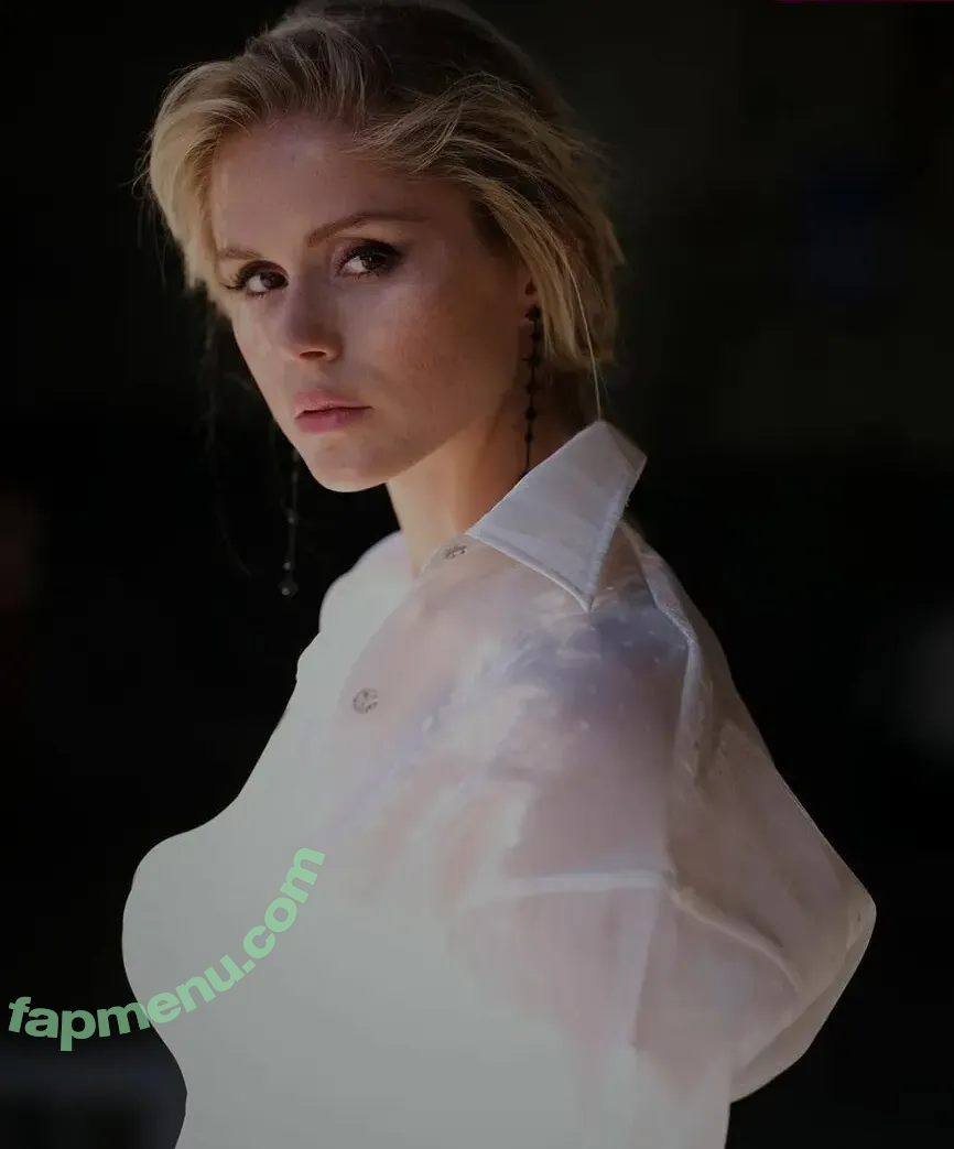 Erin Moriarty nude photo #0276 (erinelairmoriarty)