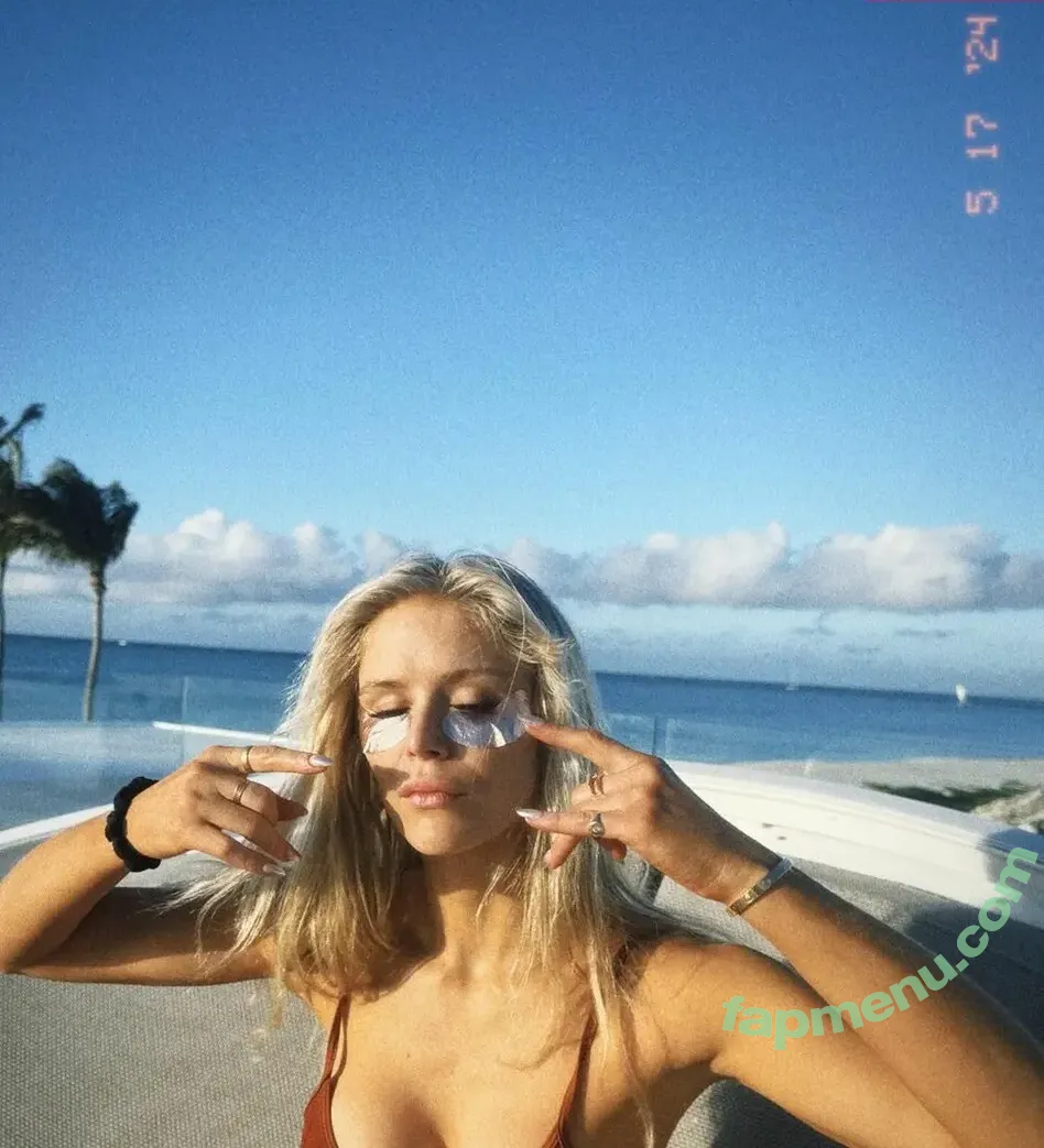 Erin Moriarty nude photo #0364 (erinelairmoriarty)