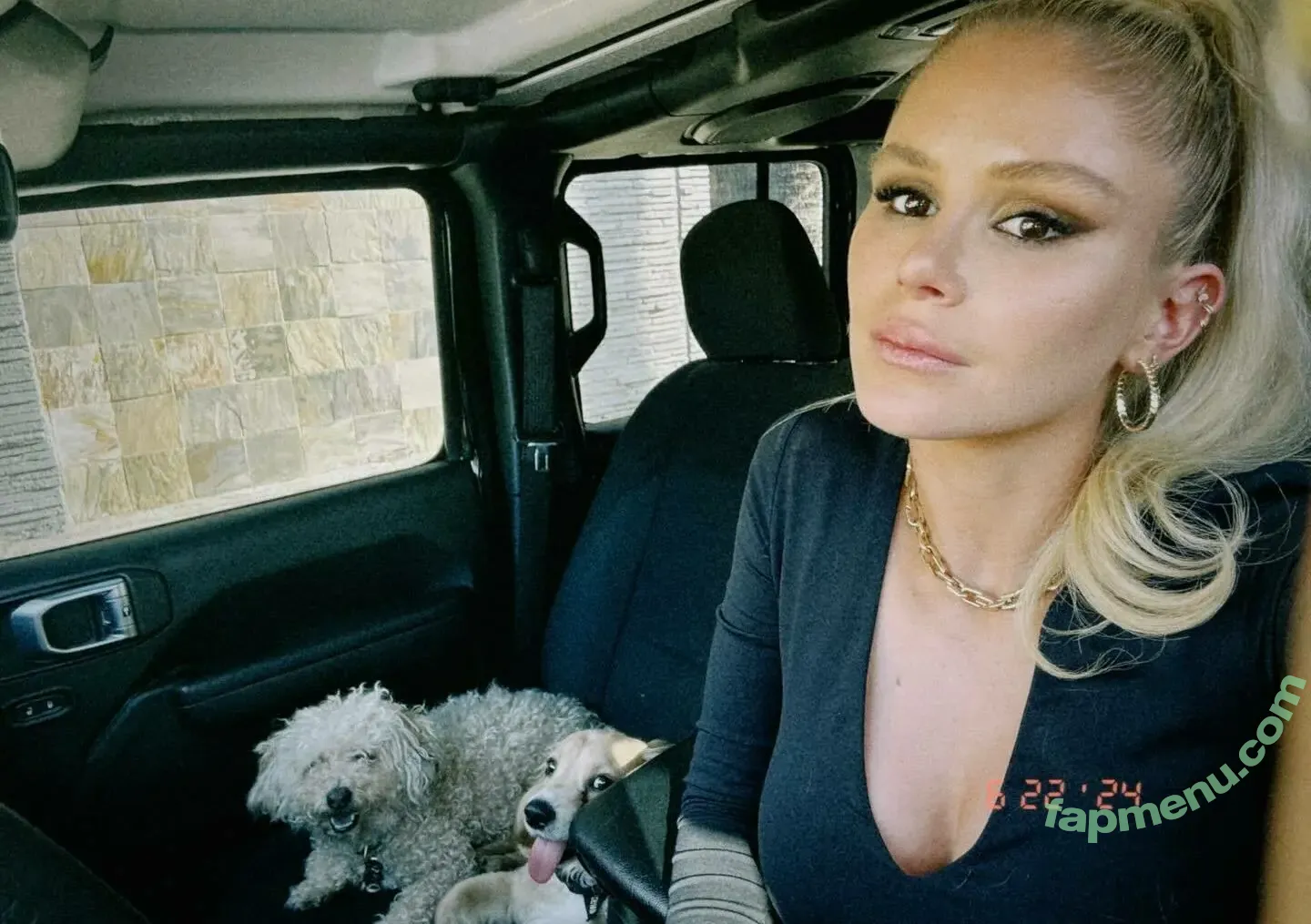 Erin Moriarty nude photo #0437 (erinelairmoriarty)