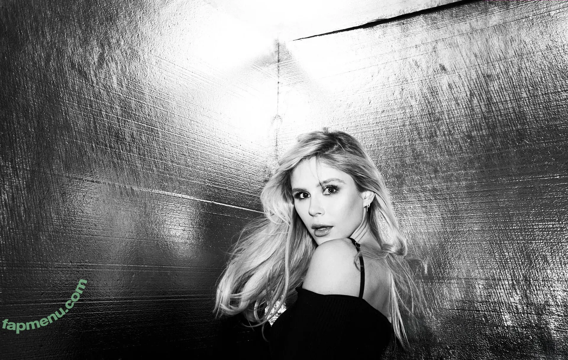 Erin Moriarty nude photo #0885 (erinelairmoriarty)