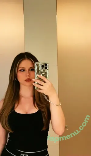 Erin Moriarty / erinelairmoriarty nude photo #1110