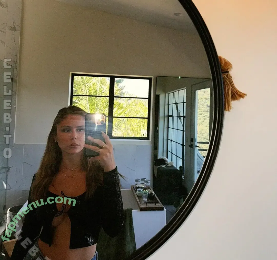 Erin Moriarty nude photo #1135 (erinelairmoriarty)