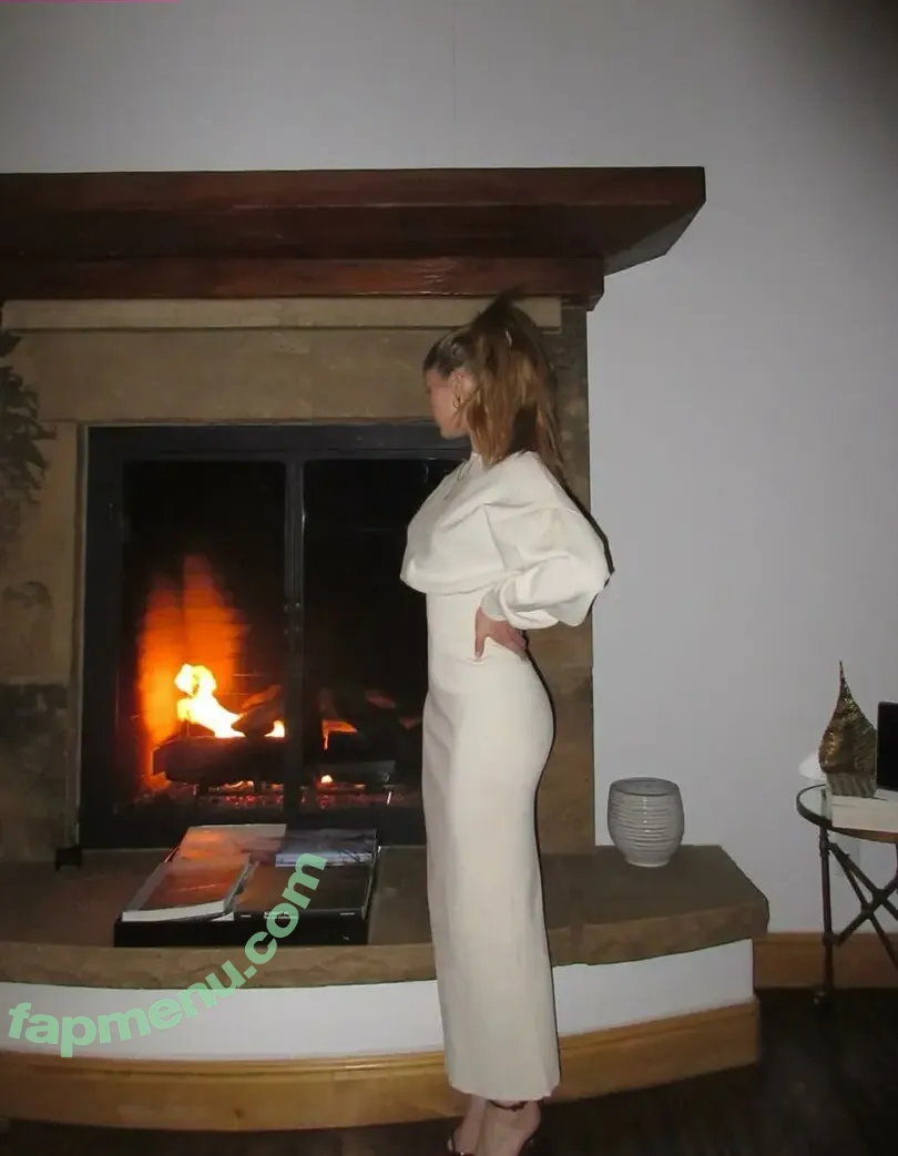 Erin Moriarty nude photo #1142 (erinelairmoriarty)