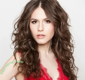 Erin Sanders / erinsanders nude photo #0065