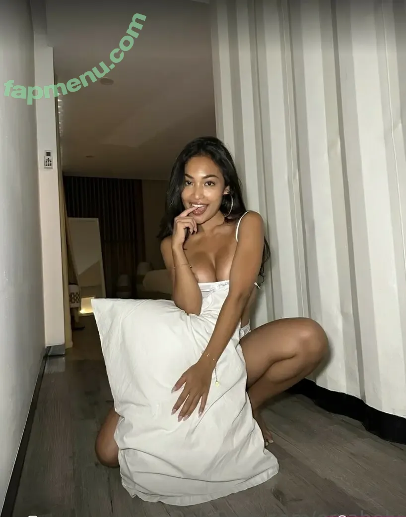 erzabel nude photo #0046 (erzabelx)