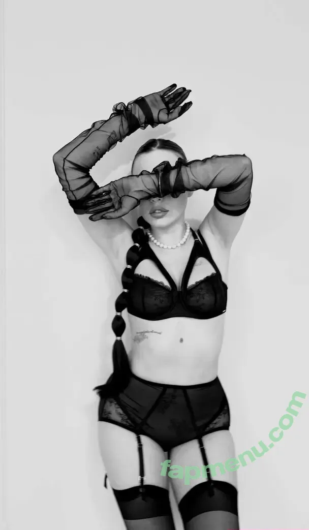 Es1nce nude photo #0195 (Esin Çepni)