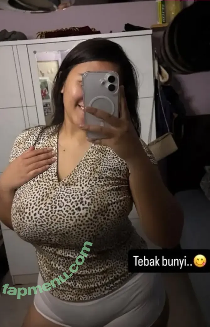 Eshafaradhiba nude photo #0020 (_eshafaradhiba_)