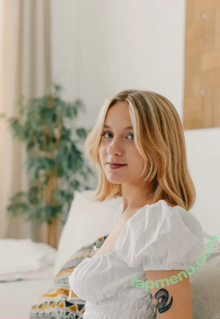 Esmabraddy nude photo #0010 (emsybrady)
