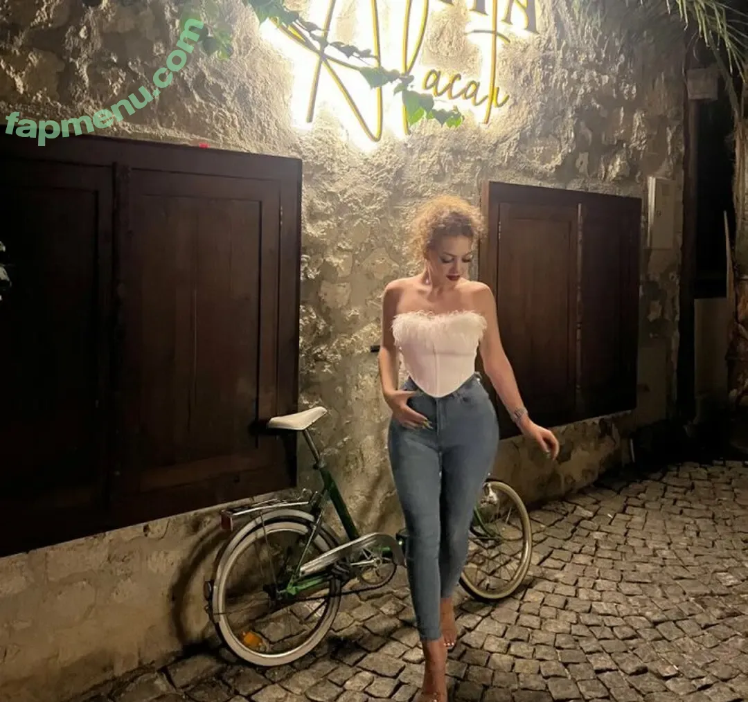 Esra Rabia nude photo #0001 (Esra Rabia)
