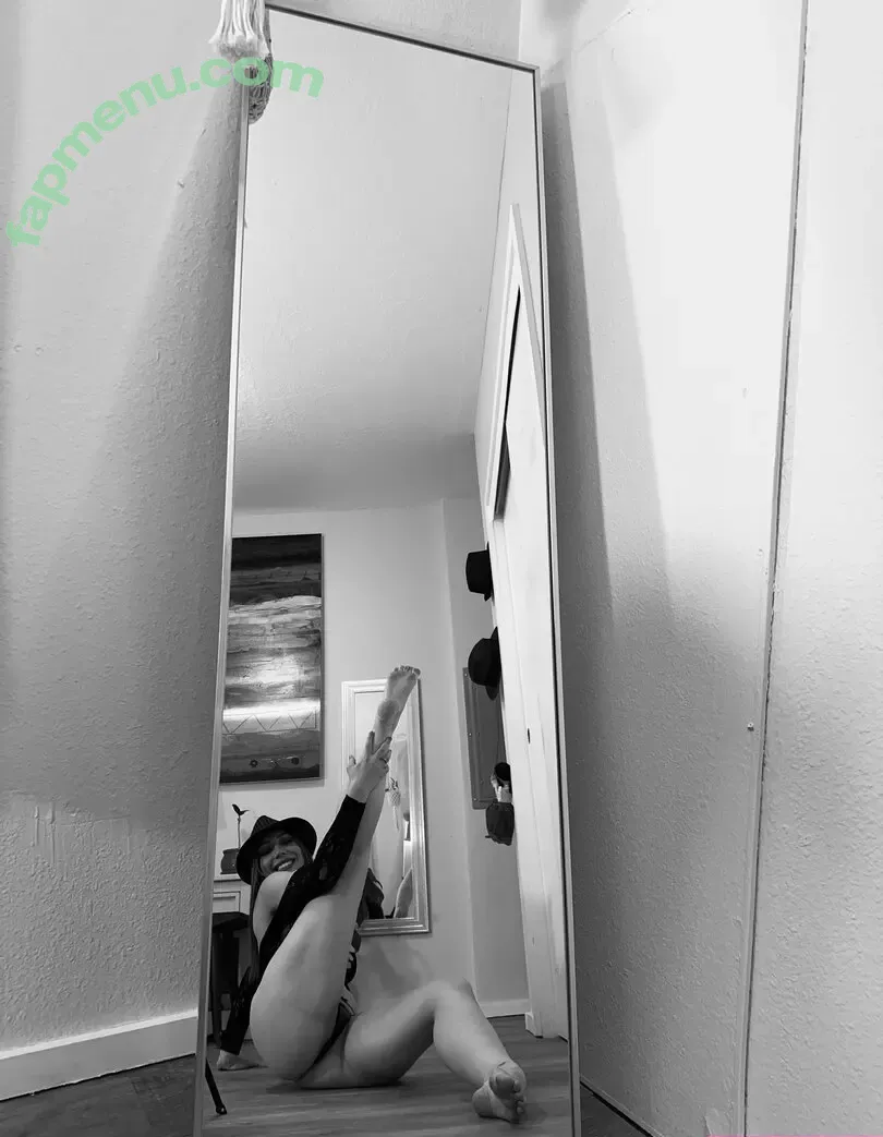 essiac nude photo #0017 (Casssie / cassie)