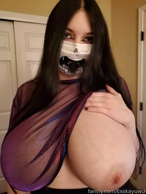 Esskayuwu nude photo #0057