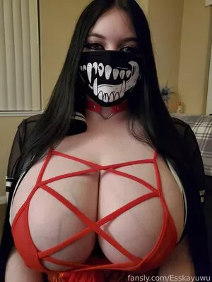 Esskayuwu nude photo #0142