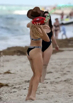 Eugenie Bouchard / geniebouchard nude photo #0762