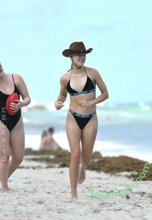 Eugenie Bouchard / geniebouchard nude photo #0763