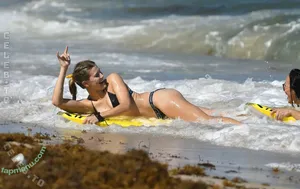 Eugenie Bouchard / geniebouchard nude photo #0770