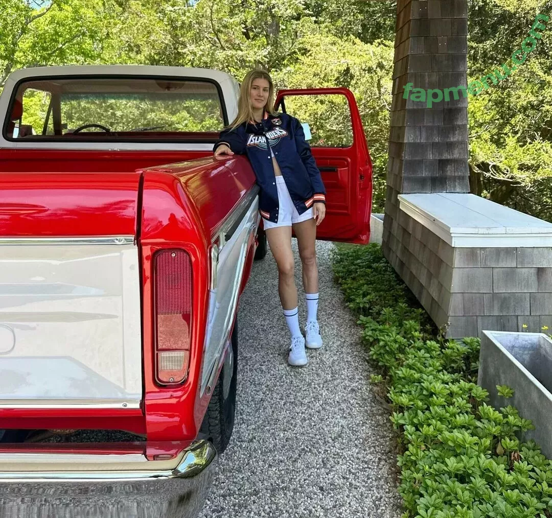 Eugenie Bouchard nude photo #0143 (geniebouchard)