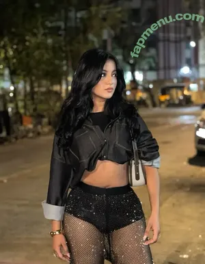 Eva Giri / evaaa.g__ nude photo #0019