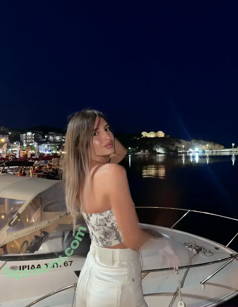 evachains nude photo #0049 (evachen212)