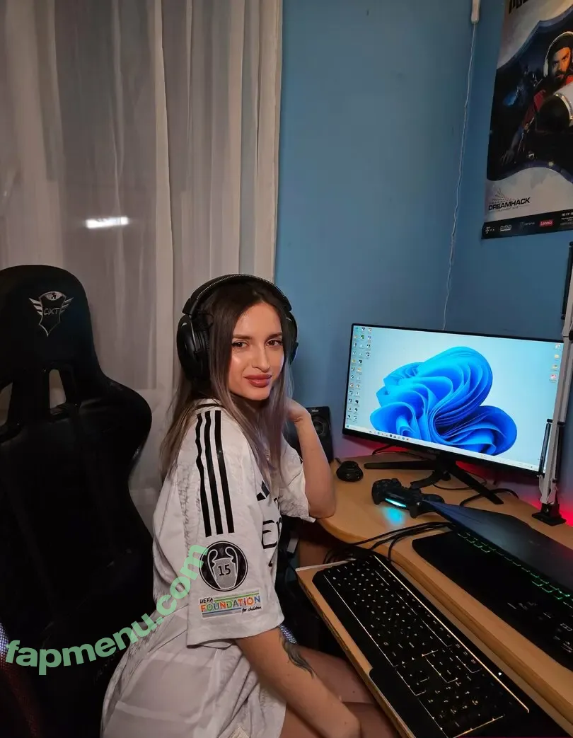 evachains nude photo #0083 (evachen212)