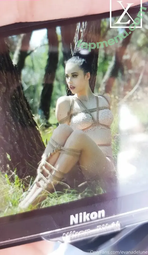 evana.de.lune nude photo #0057 (evanadelune)