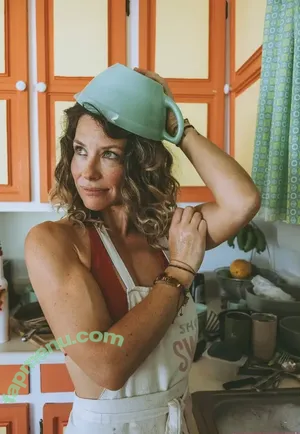Evangeline Lilly / evangelinelillyofficial / lilyevangeline nude photo #0546
