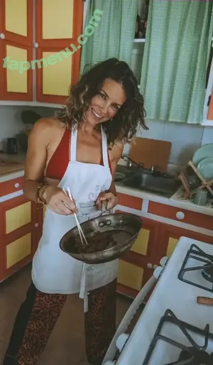 Evangeline Lilly / evangelinelillyofficial / lilyevangeline nude photo #0556