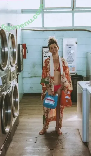 Evangeline Lilly / evangelinelillyofficial / lilyevangeline nude photo #0574