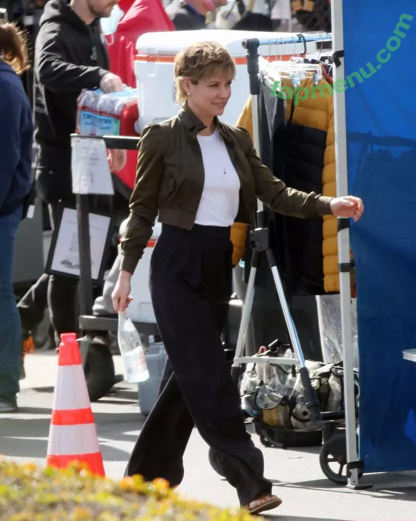 Evangeline Lilly nude photo #0102 (evangelinelillyofficial / lilyevangeline)