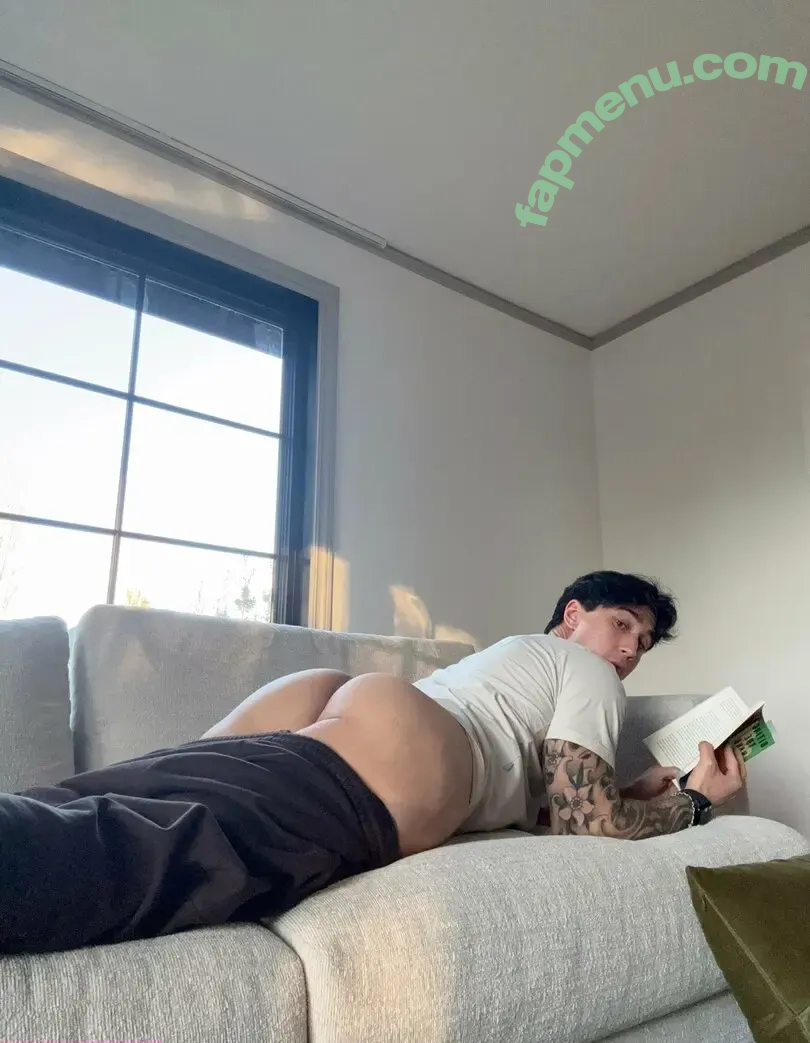 evanlamicella nude photo #0016 (evanlamicella)