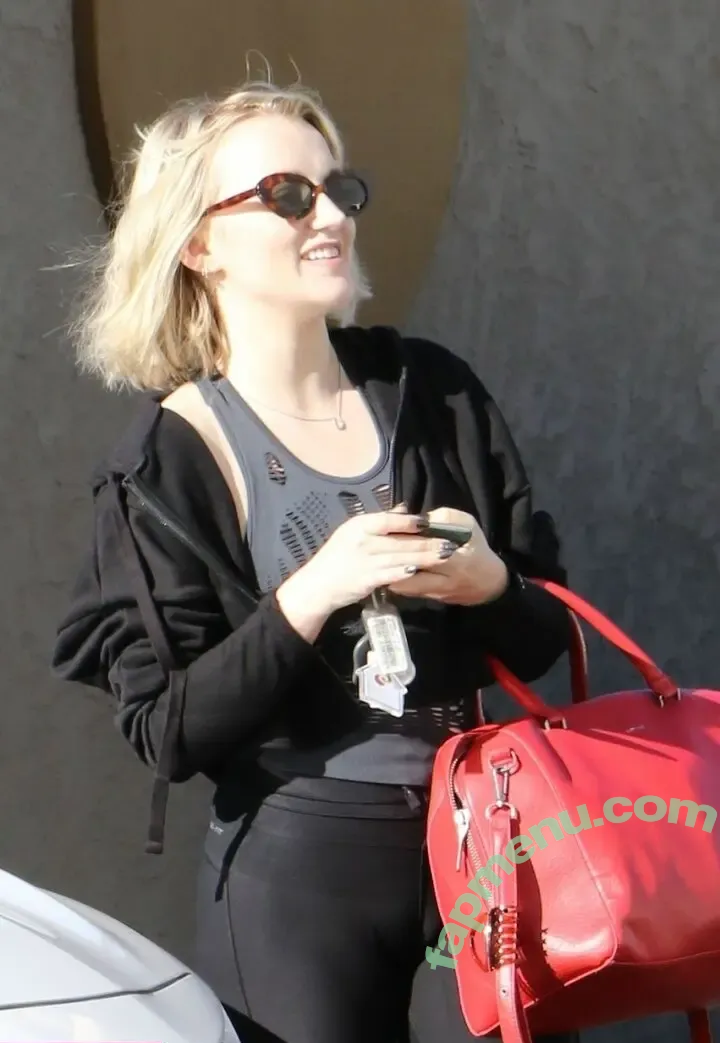 Evanna Lynch nude photo #0093 (evannalynch)
