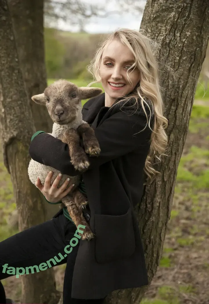 Evanna Lynch nude photo #0143 (evannalynch)