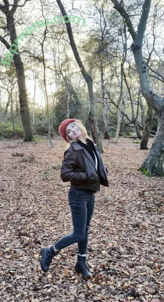 Evanna Lynch nude photo #0200 (evannalynch)