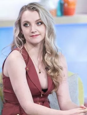 Evanna Lynch / Luna Lovegood Reportedly / evannalynch nude photo #0182