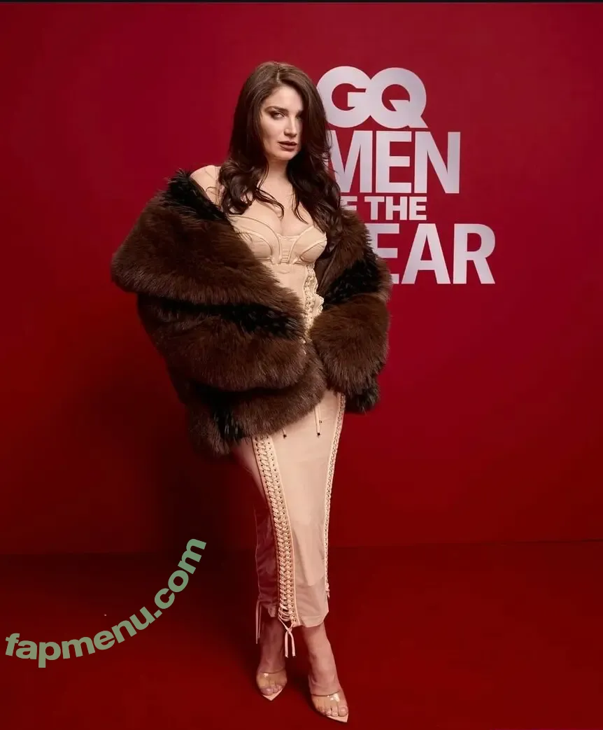 Eve Hewson nude photo #0459 (evehewson)