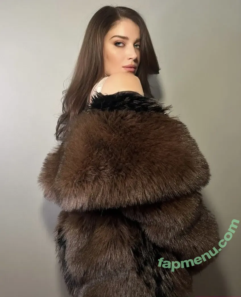 Eve Hewson nude photo #0474 (evehewson)