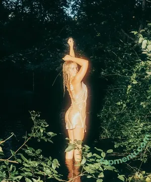 Eve Kovac / outdoor.eve nude photo #0008