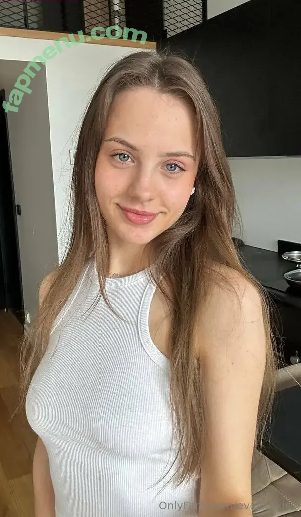 evelinakiss nude photo #0041 (evcheeke)