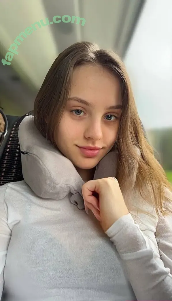 evelinakiss nude photo #0046 (evcheeke)