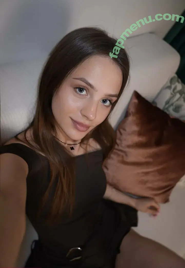 evelinakiss nude photo #0058 (evcheeke)