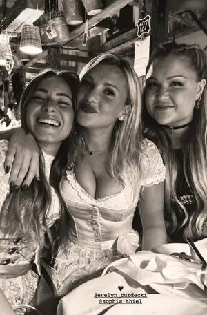 Evelyn Burdecki / evelyn_burdecki / evelynburdecki nude photo #0182