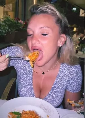 Evelyn Burdecki / evelyn_burdecki / evelynburdecki nude photo #0340