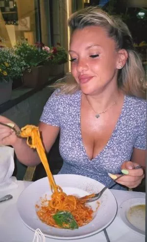 Evelyn Burdecki / evelyn_burdecki / evelynburdecki nude photo #0345