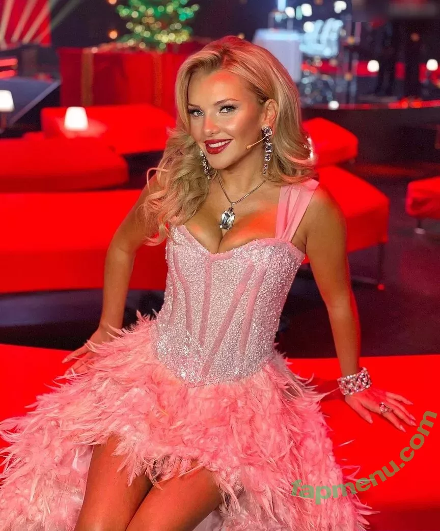 Evelyn Burdecki nude photo #0081 (evelyn_burdecki / evelynburdecki)