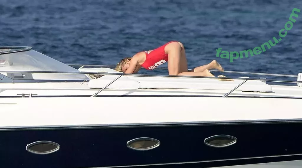 Evelyn Burdecki nude photo #0096 (evelyn_burdecki / evelynburdecki)